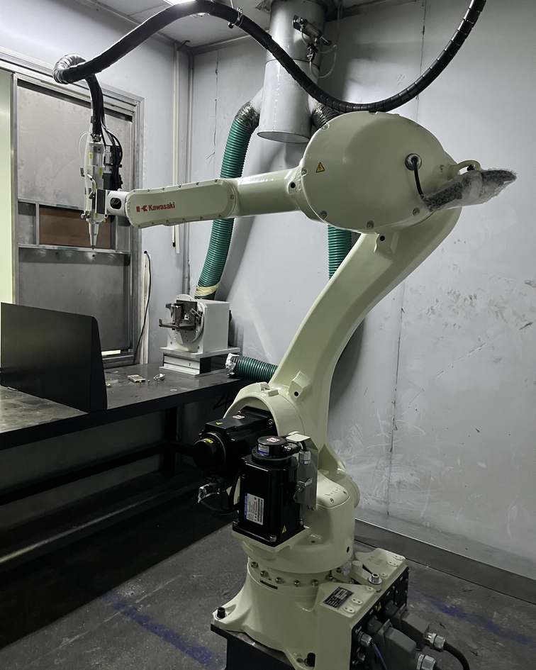 雙工位機械手三維激光切割機 雙工位機械手三維激光切割機